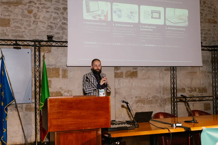 Il relatore mostra dal palco un caso reale: da quattro ore a quaranta minuti per produrre lo stesso documento