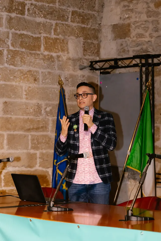 Un relatore del team Snasto durante il suo intervento al Marketing Lab