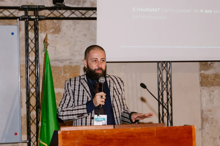 Luca Miacola interviene dal podio
