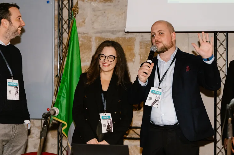 Attilio con gli ospiti sul palco