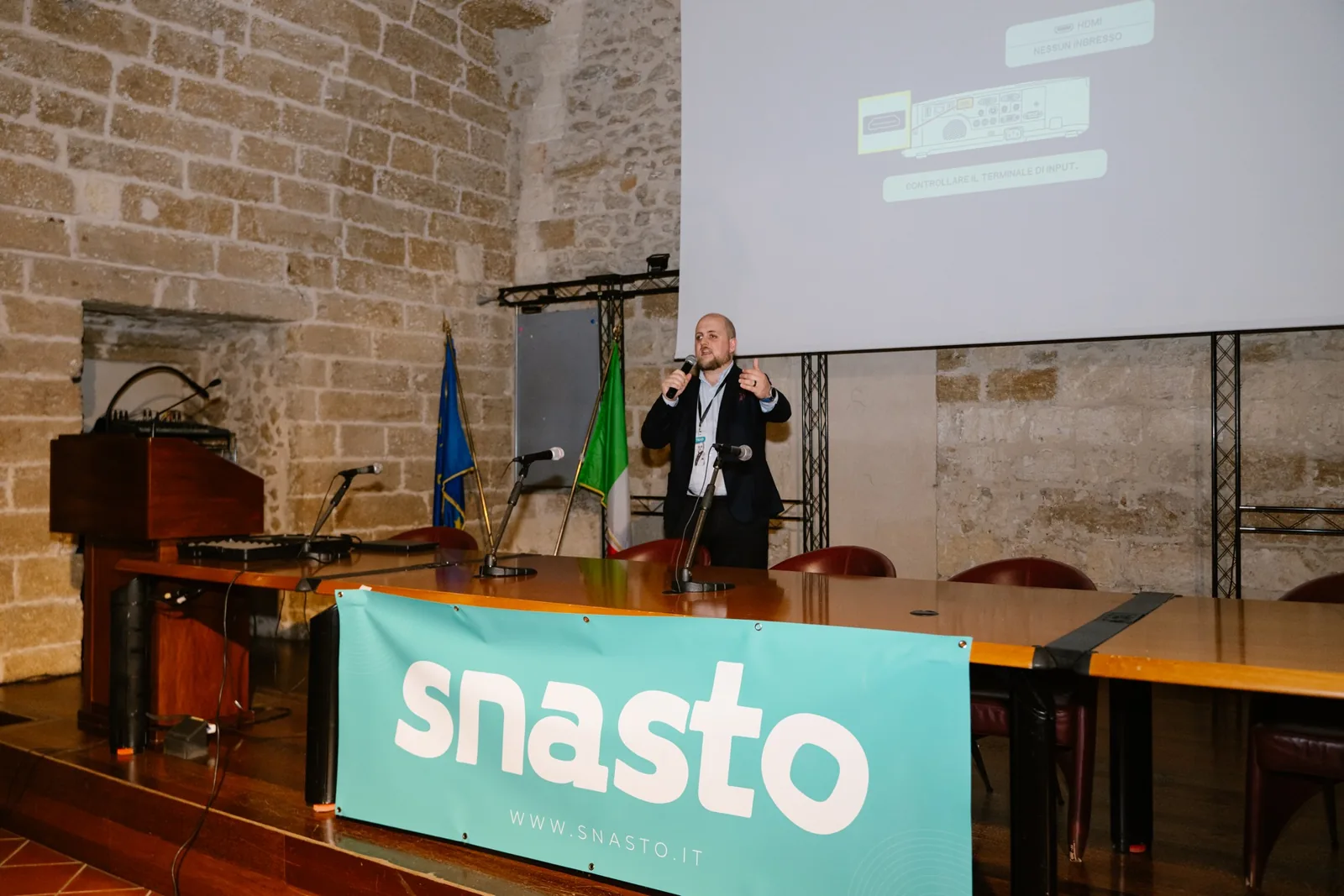 Attilio Grisi sul palco dell'evento A.I. Moment a Mesagne, novembre 2025