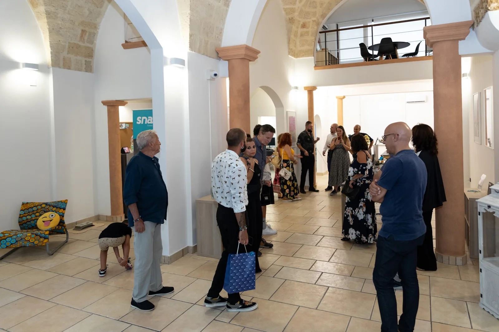 L'interno di Casa Snasto a Mesagne durante l'inaugurazione