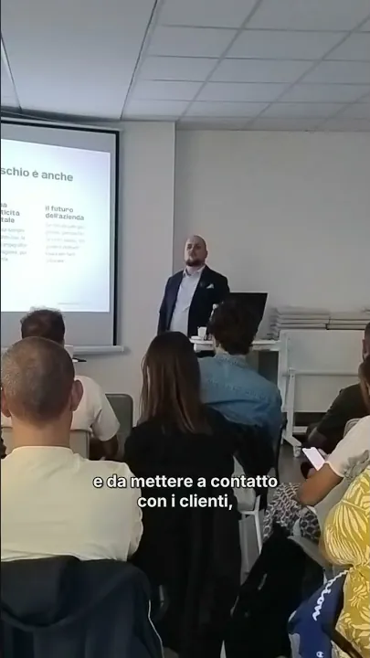 Non smettiamo di assumere
